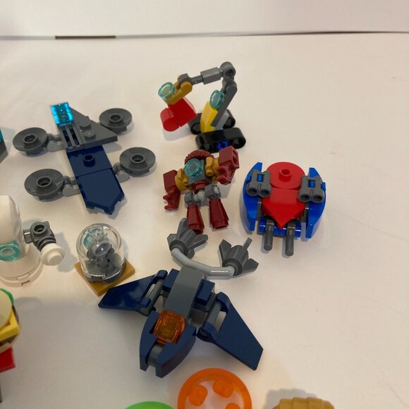 LEGO Marvel Super Heroes: The Avengers Advent Calendar Parts 76196 No Figures - Picture 7 of 9